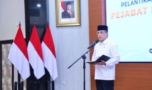 Lantik 12 Pejabat, Menaker Jabatan Bukan Sekadar Posisi, Layanan Publik Harus Jadi Prioritas - 2